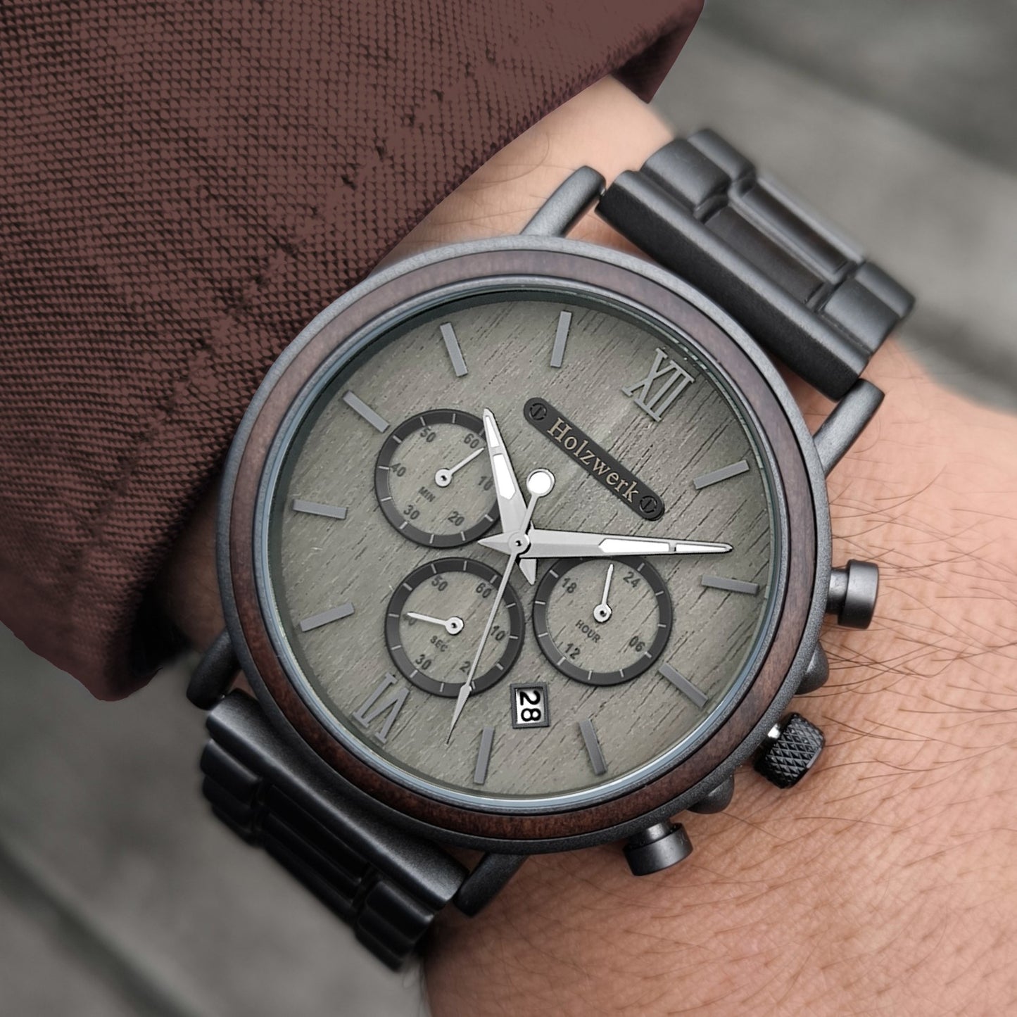 Holzwerk LAHSTEIN Holz Uhr Chronograph mit Datum, grau, schwarz, am Handgelenk