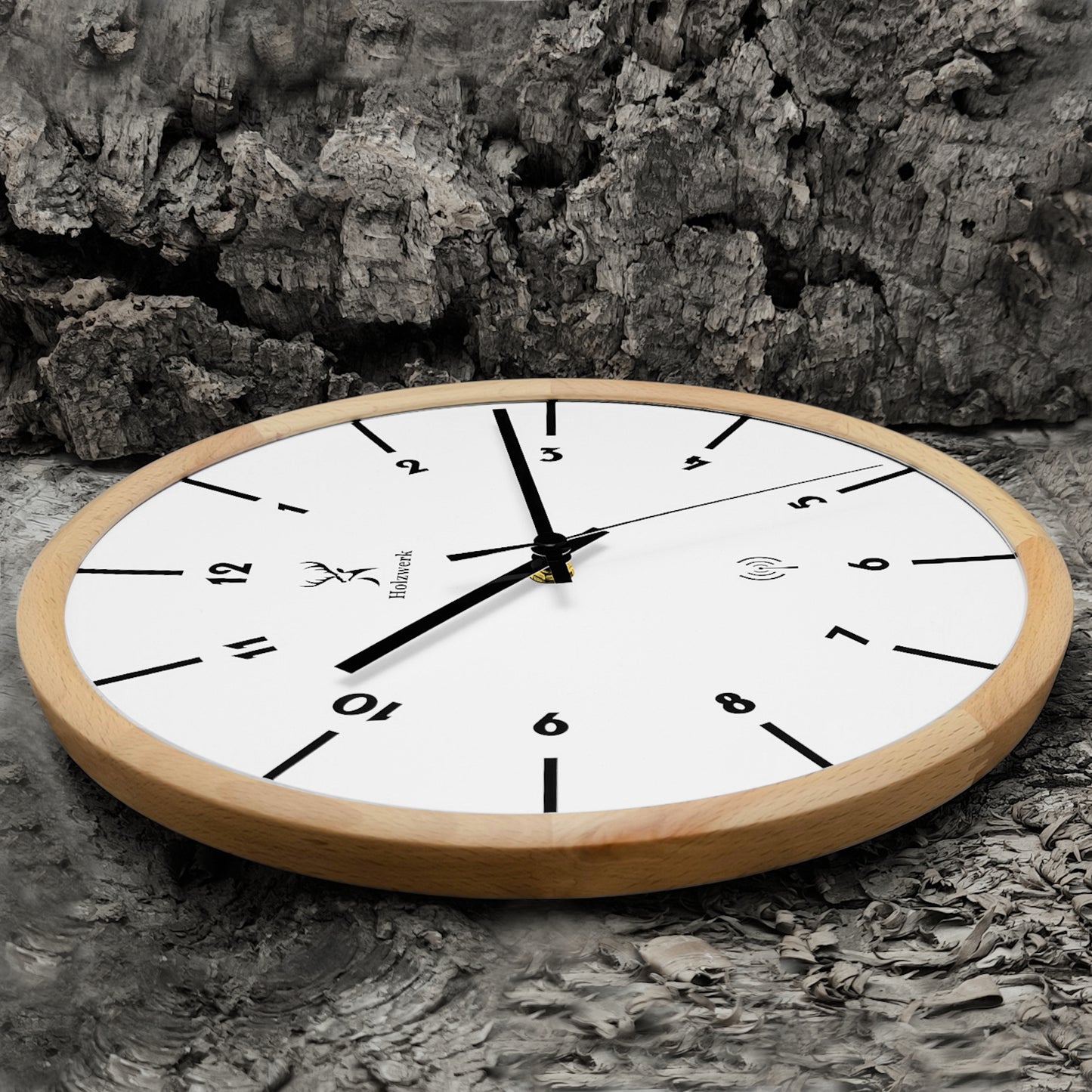 Holzwerk MARBURG Holz Funkwanduhr, moderne Designer Wanduhr, 32 cm Holz Funk Wand Uhr lautlos ohne Tick Geräusche, beige, weiß, schwarz, links liegend