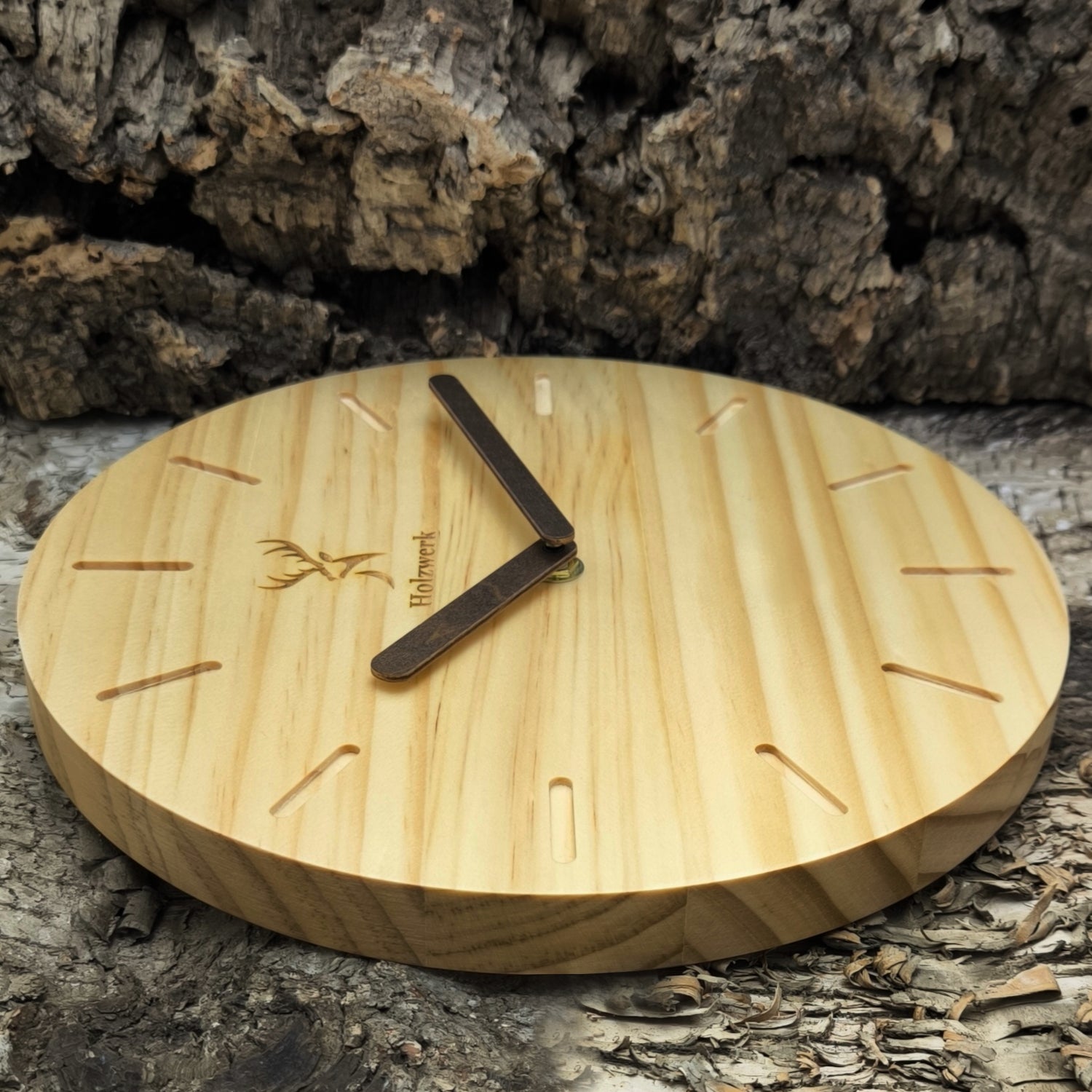 Holzwerk OLDENBURG moderne Holz Wanduhr, lautlos, geräuschlos, leise, Quarz Designer Wand Holzuhr ohne Tick Geräusche, beige, dunkel braun, links liegend