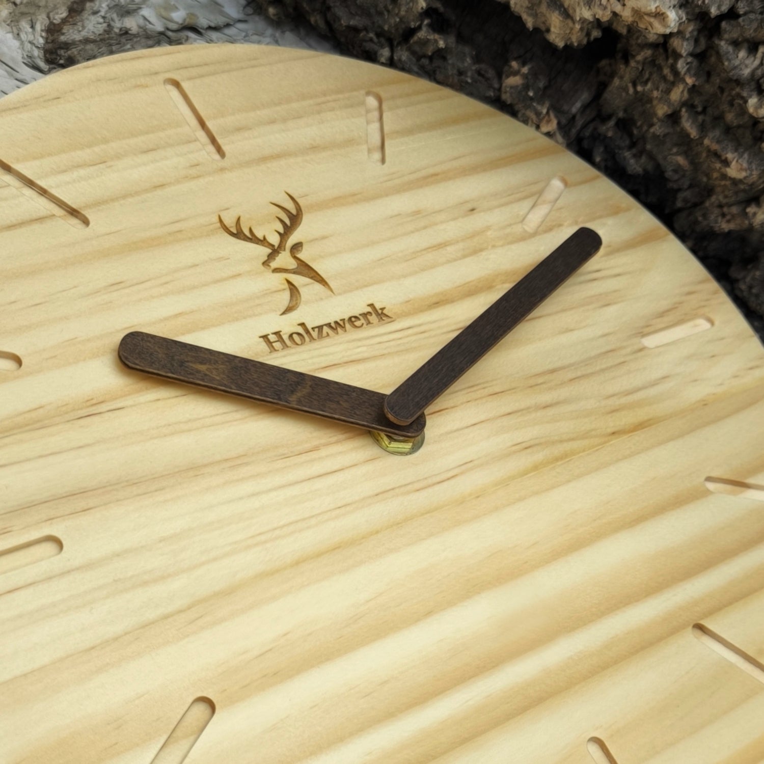 Holzwerk OLDENBURG moderne Holz Wanduhr, lautlos, geräuschlos, leise, Quarz Designer Wand Holzuhr ohne Tick Geräusche, beige, dunkel braun, Zifferblatt