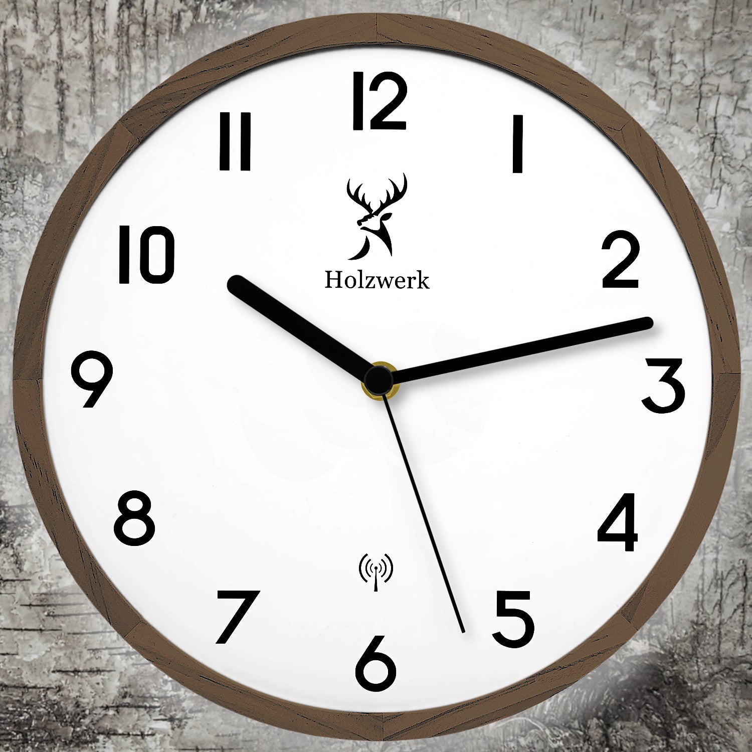 Holzwerk PAPENBERG Holz Funkwanduhr, moderne Designer Quarz Wanduhr, 25 cm Holz Funk Wand Uhr lautlos ohne Tick Geräusche, braun, weiß, von vorne