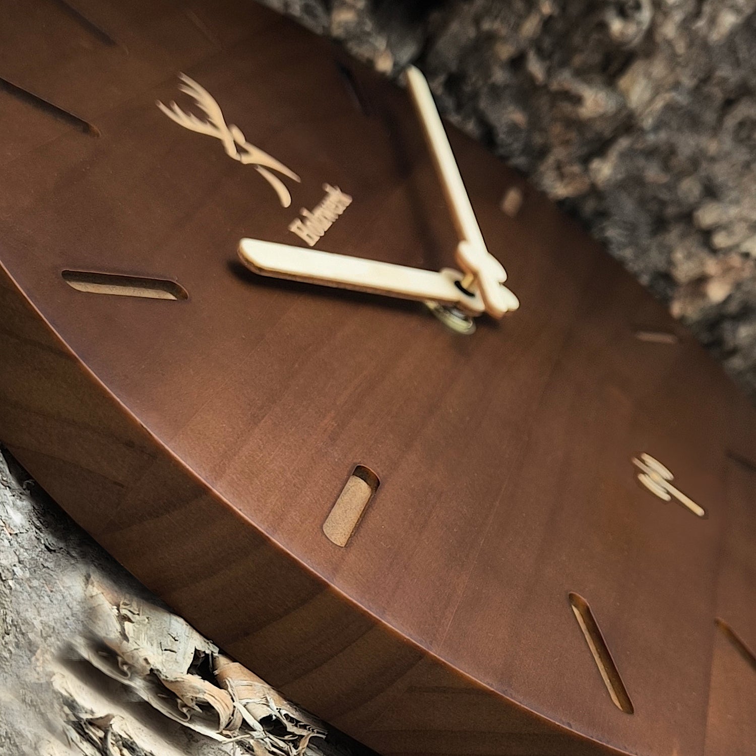 Holzwerk STARNBERG Holz Funkwanduhr, moderne Designer Quarz Wanduhr, 25 cm Holz Funk Wand Uhr lautlos ohne Tick Geräusche, braun, beige, seitlich liegend