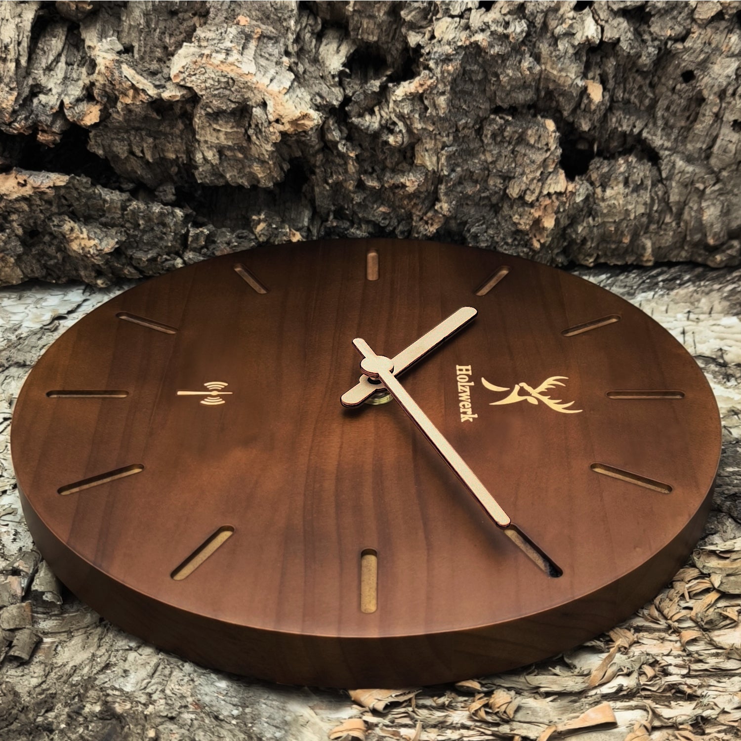 Holzwerk STARNBERG Holz Funkwanduhr, moderne Designer Quarz Wanduhr, 25 cm Holz Funk Wand Uhr lautlos ohne Tick Geräusche, braun, beige, rechts liegend