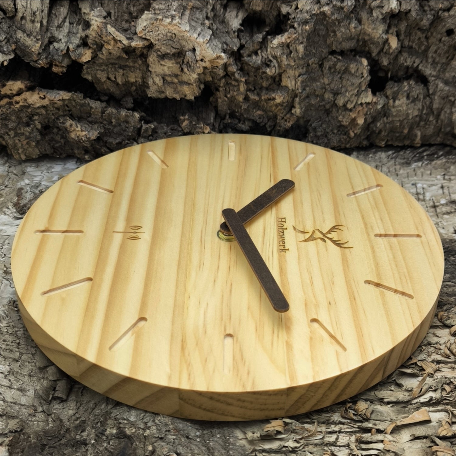 Holzwerk WARBURG Holz Funkwanduhr, moderne Designer Quarz Wanduhr, 25 cm Holz Funk Wand Uhr lautlos ohne Tick Geräusche, beige, braun, rechts liegend