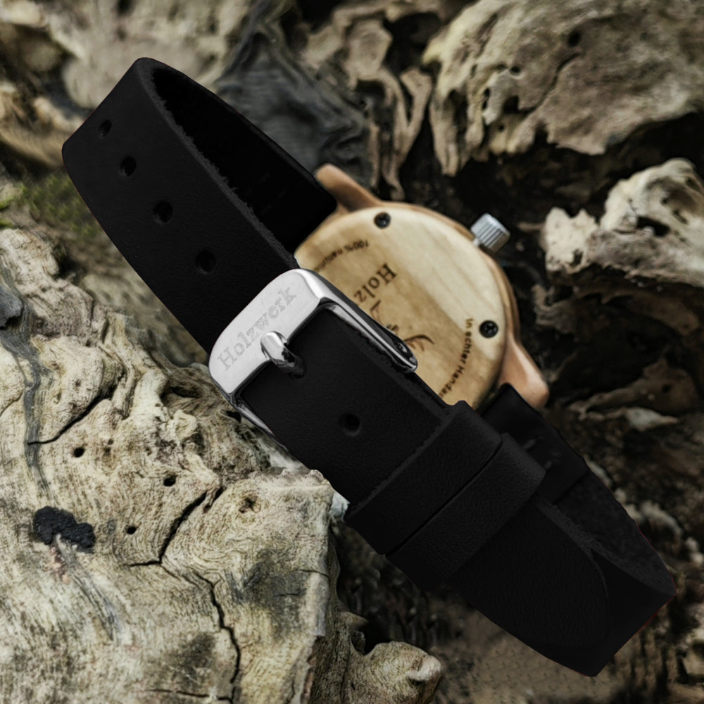 Holzwerk CLARA BLACK kleine Damen und Kinder Holz Uhr mit Leder Armband in schwarz, beige, mit Ansicht auf den Verschluß