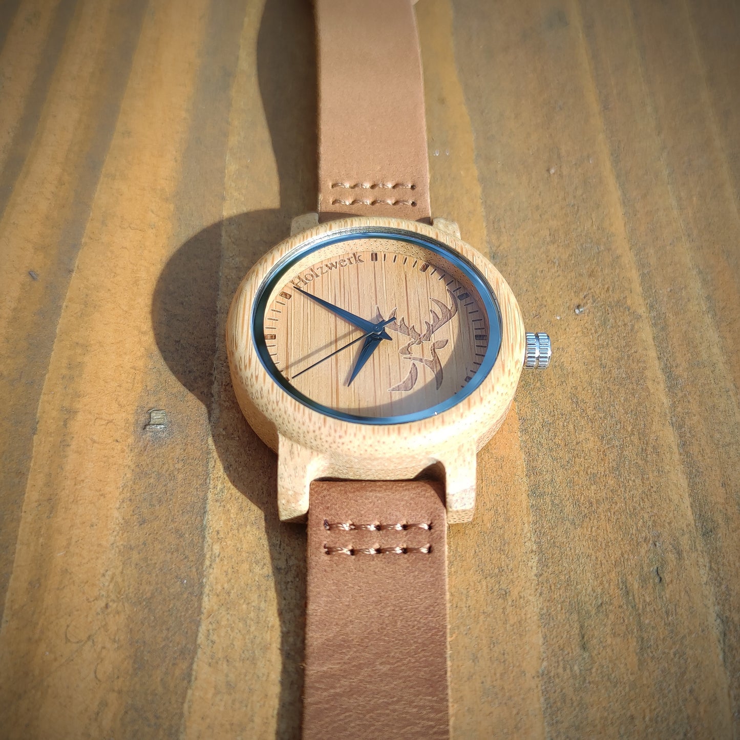 Holzwerk Damenuhr kleine Holz Armbanduhr mit Hirsch Logo in Braun beige - Holzwerk