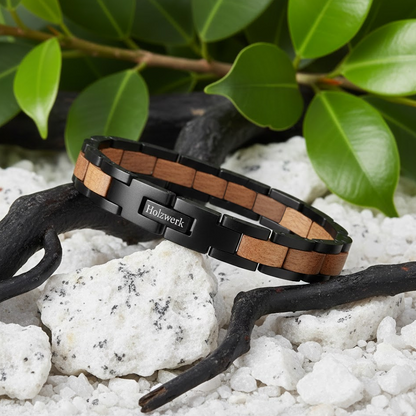 Holzwerk DAMMSEE schwarz-braunes  Holz Armband aus Walnussholz und Edelstahl, Lifestyle Foto seitlich