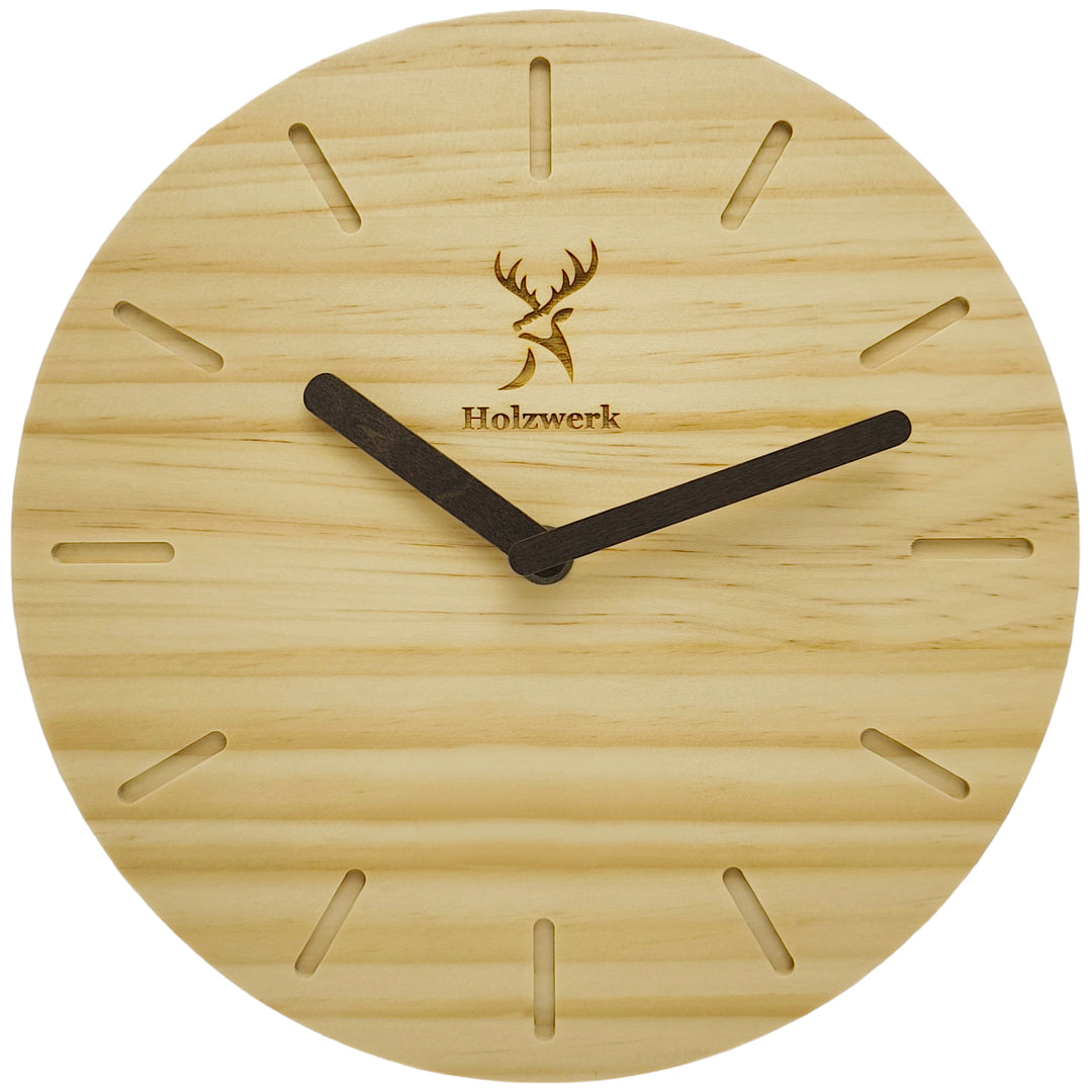 Holzwerk OLDENBURG massive Holz Wanduhr mit Hirsch Logo in beige