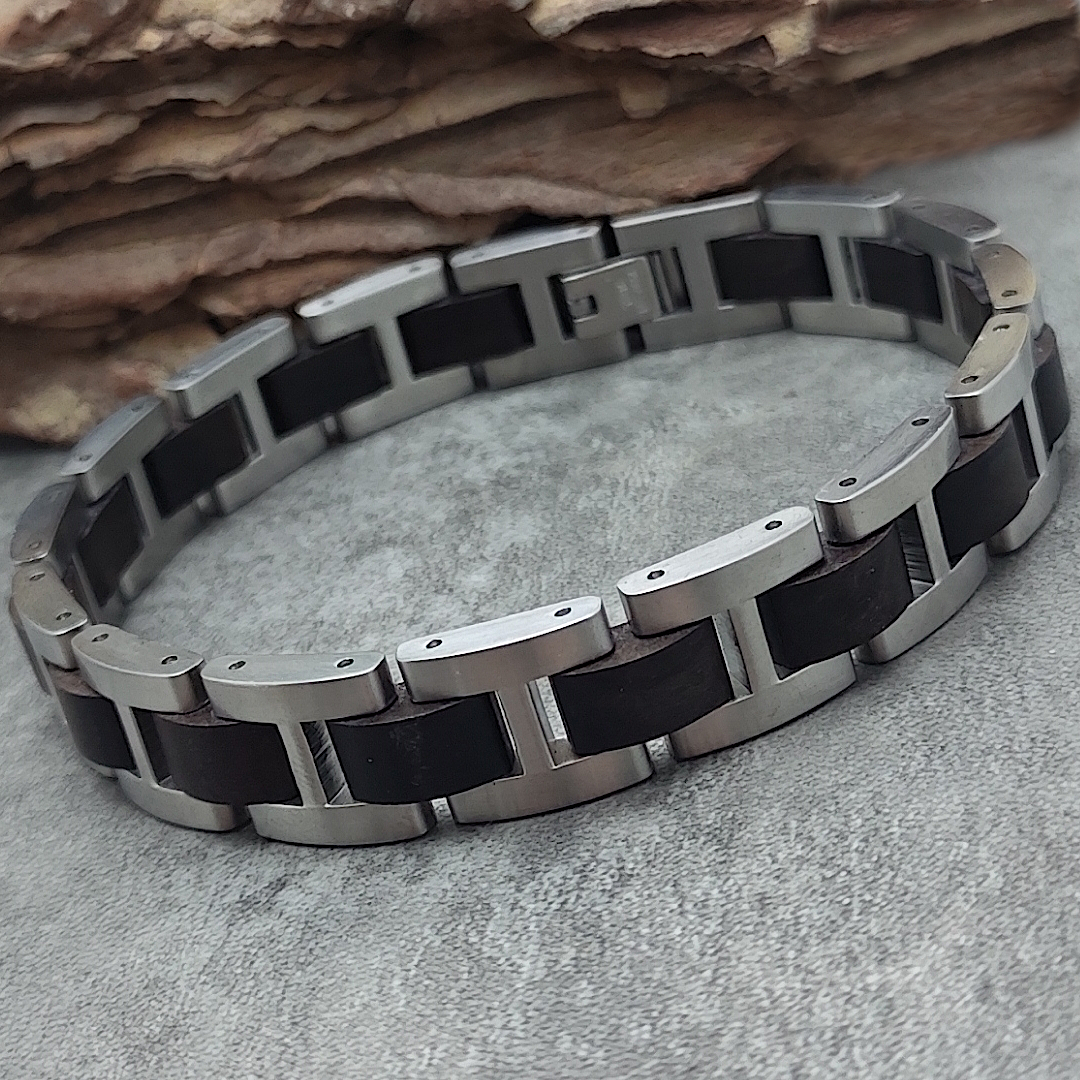 Holzwerk SILBERSEE silber-braunes  Holz Armband aus Zebraholz und Edelstahl, in Holzumgebung
