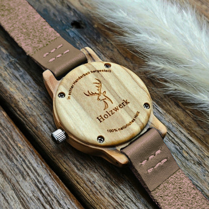 Holzwerk CLARA BROWN kleine Damen und Kinder Holz Uhr mit Leder Armband in braun, beige, liegend mit Ansicht auf den Gehäuseboden