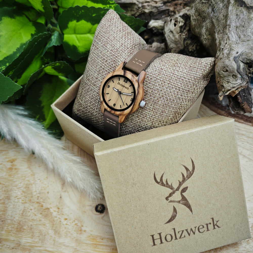 Holzwerk CLARA BROWN kleine Damen und Kinder Holz Uhr mit Leder Armband in braun, beige, in der Uhren Box